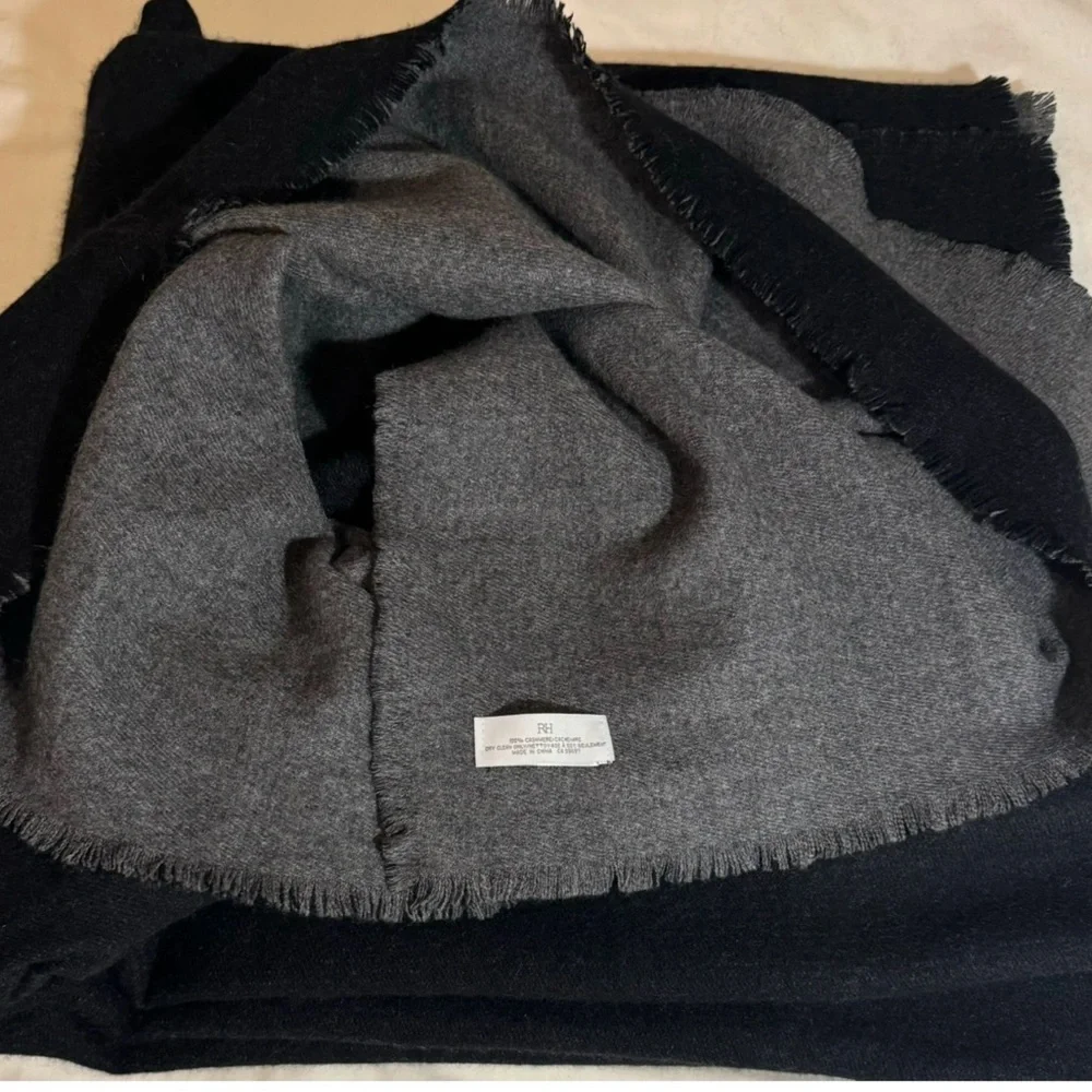 RH 100%CASHMERE Elegant TWO-SIDED Throw/Blanket Black & Gray, size 80“x96“, NWT